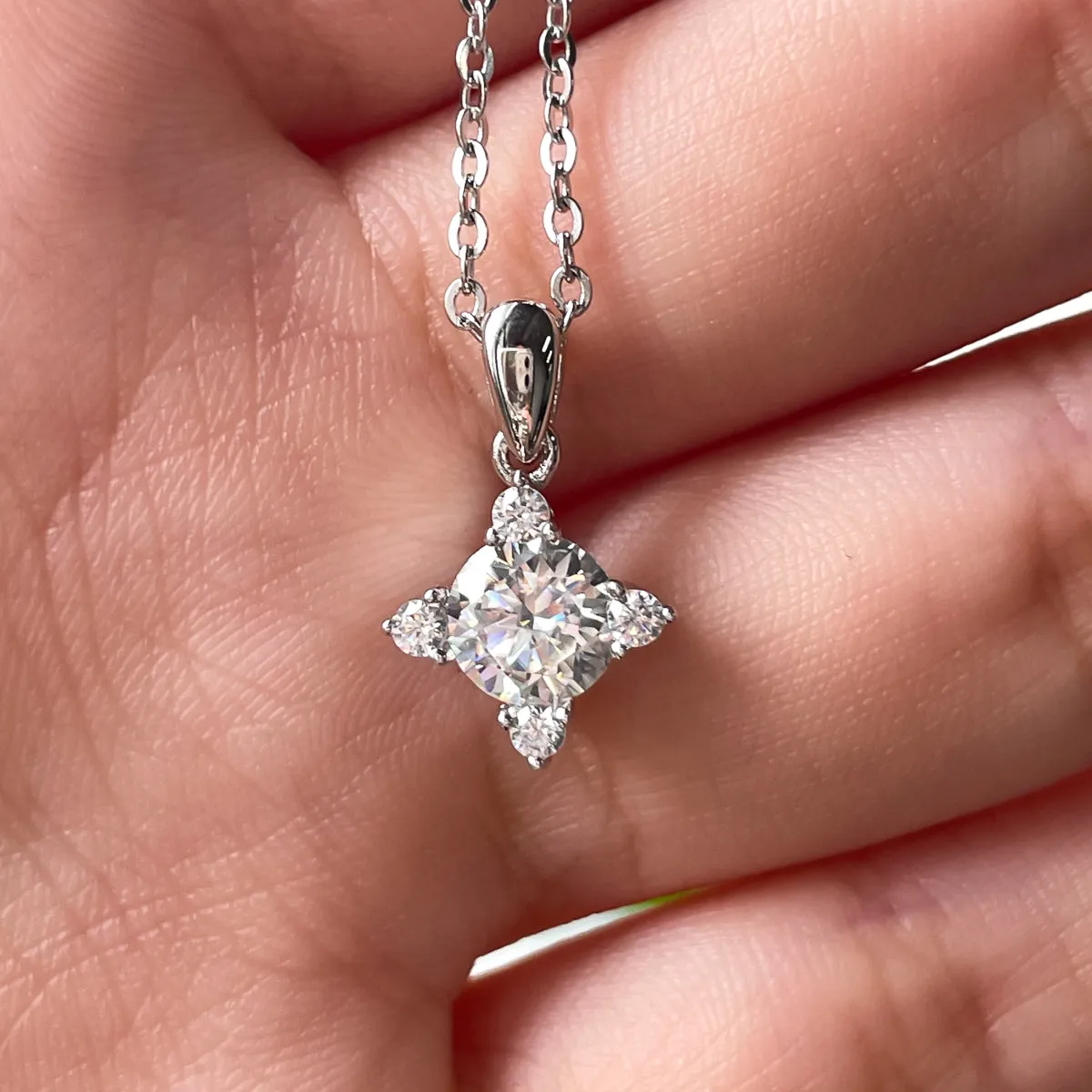 1.0CTTW D Color Moissanite Star Pendant Neckalce 925 Sterling Silver Necklace