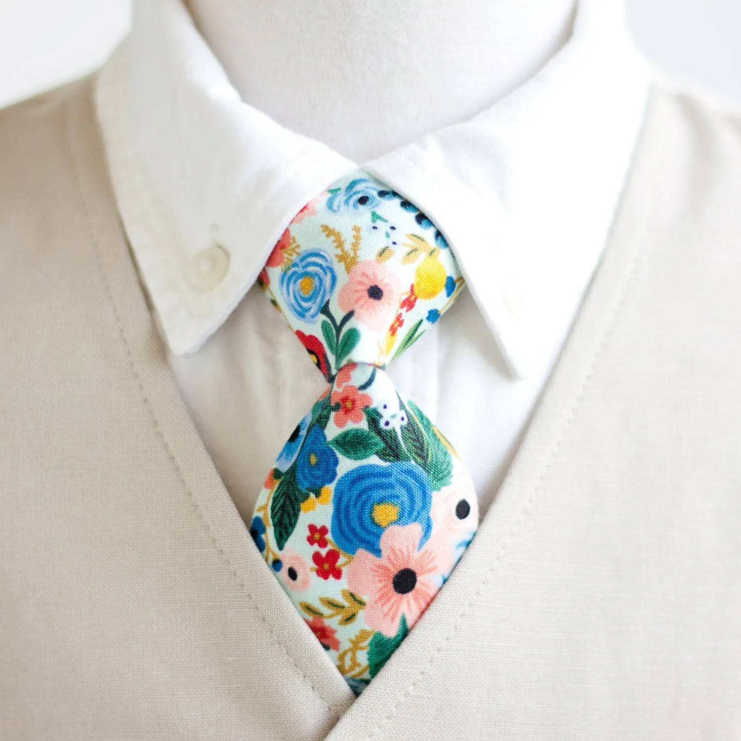 Boy's Pocket Square / Petite Garden Party In Blue