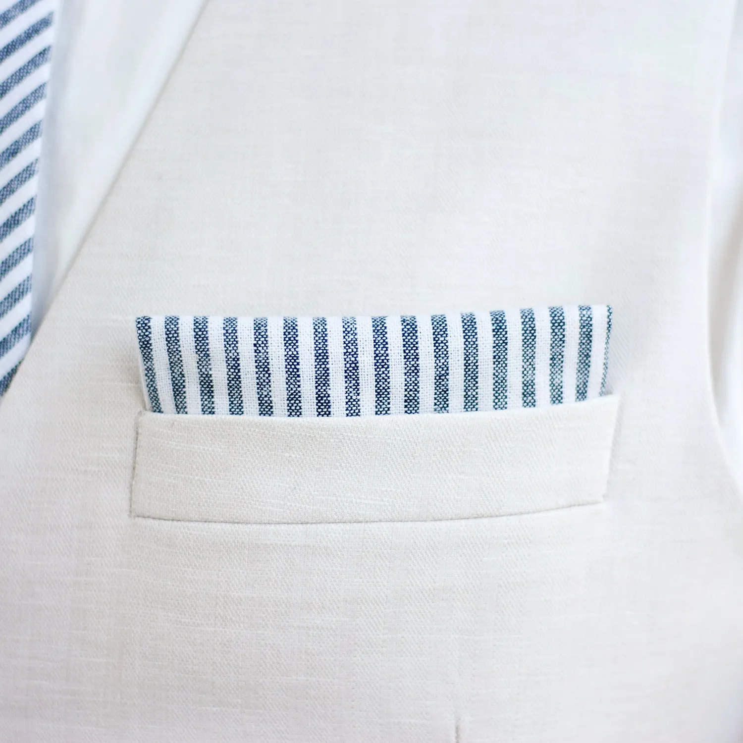 Men's Necktie / Navy Linen Stripe