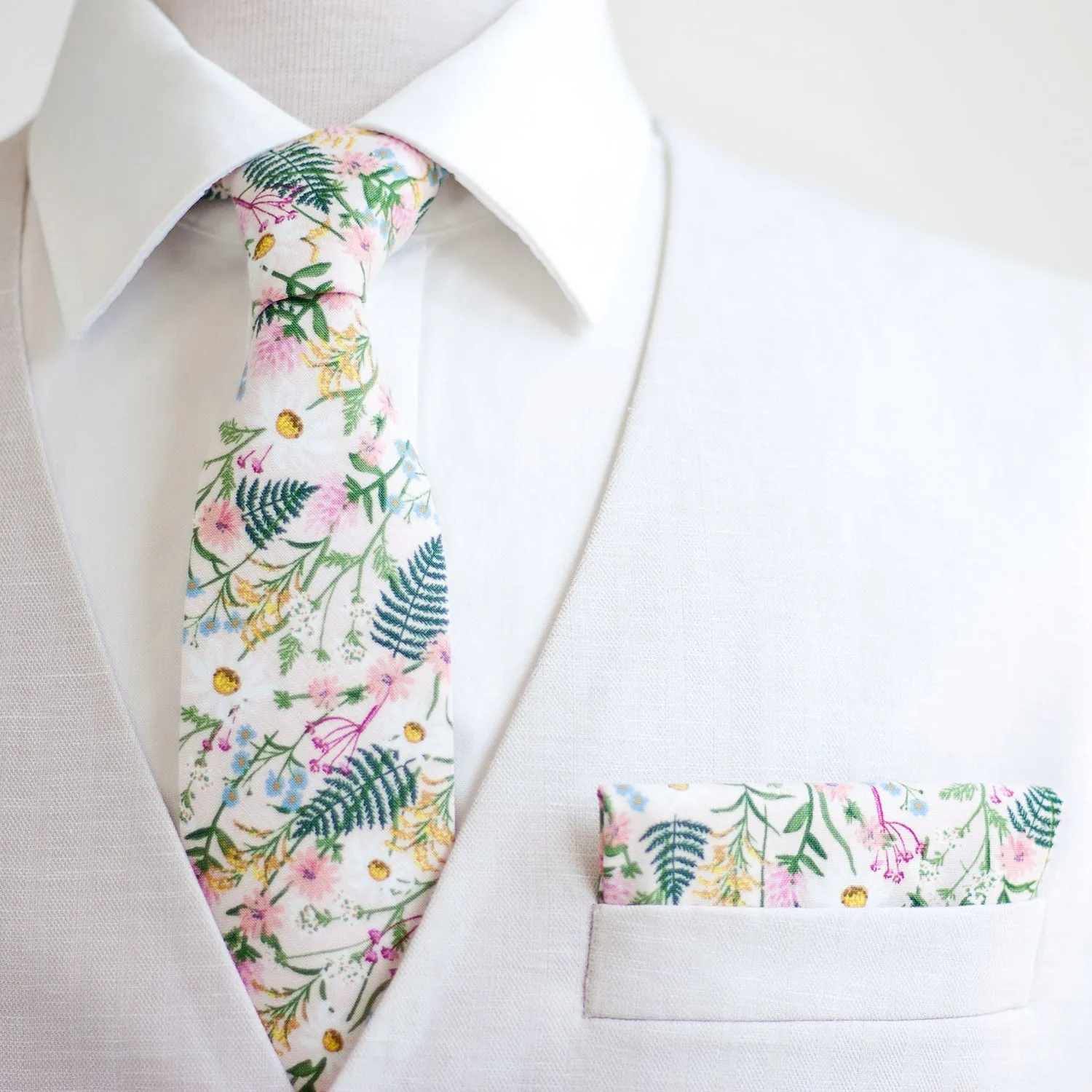 Men's Pre-Tied Bow Tie / Wildflowers In Pink