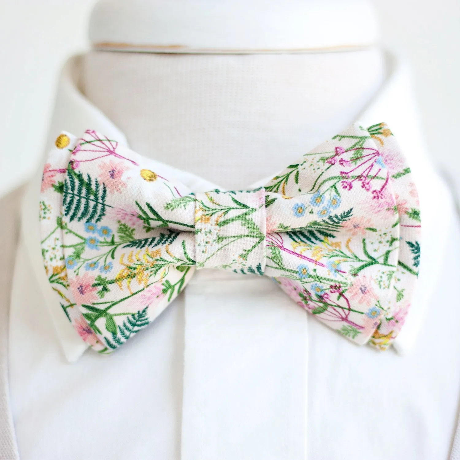 Men's Pre-Tied Bow Tie / Wildflowers In Pink