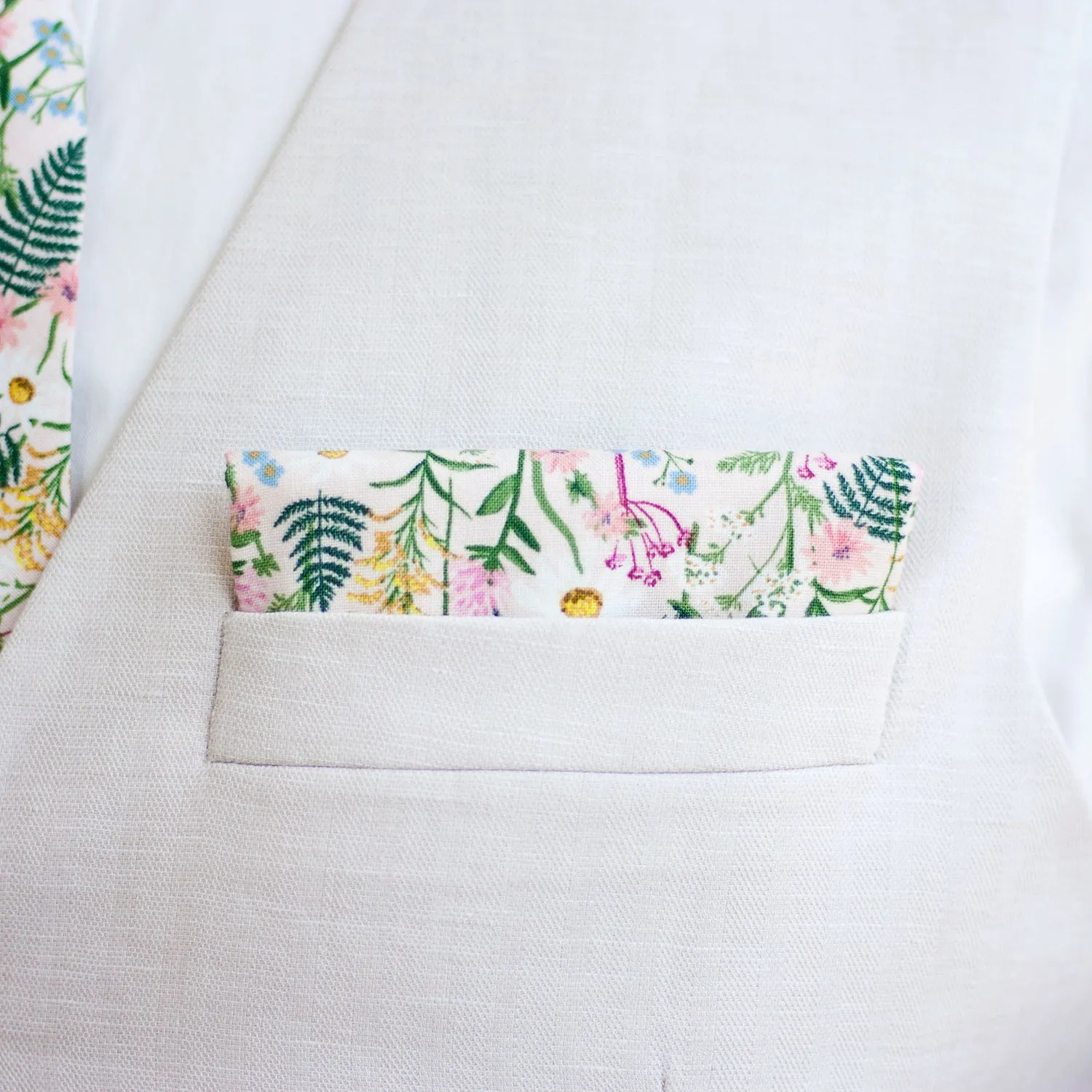 Men's Pre-Tied Bow Tie / Wildflowers In Pink