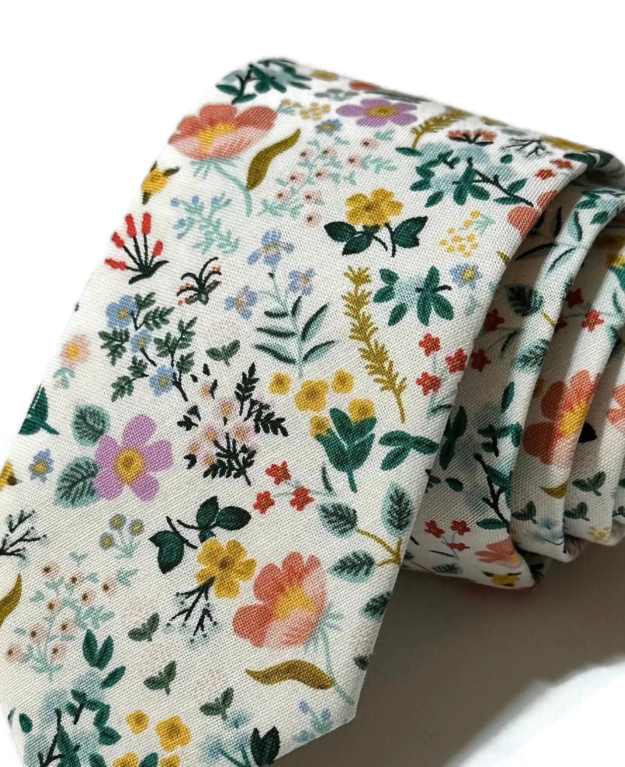 White Bramble Fields Floral Necktie